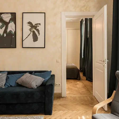 M Terrace - Spacious Center With Free Parking *
