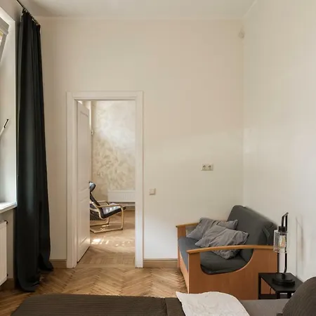 M Terrace - Spacious Center With Free Parking *